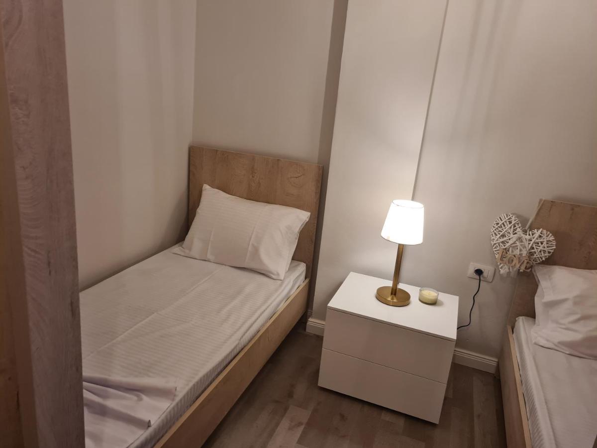 Old Beach Apartment Vlora エクステリア 写真