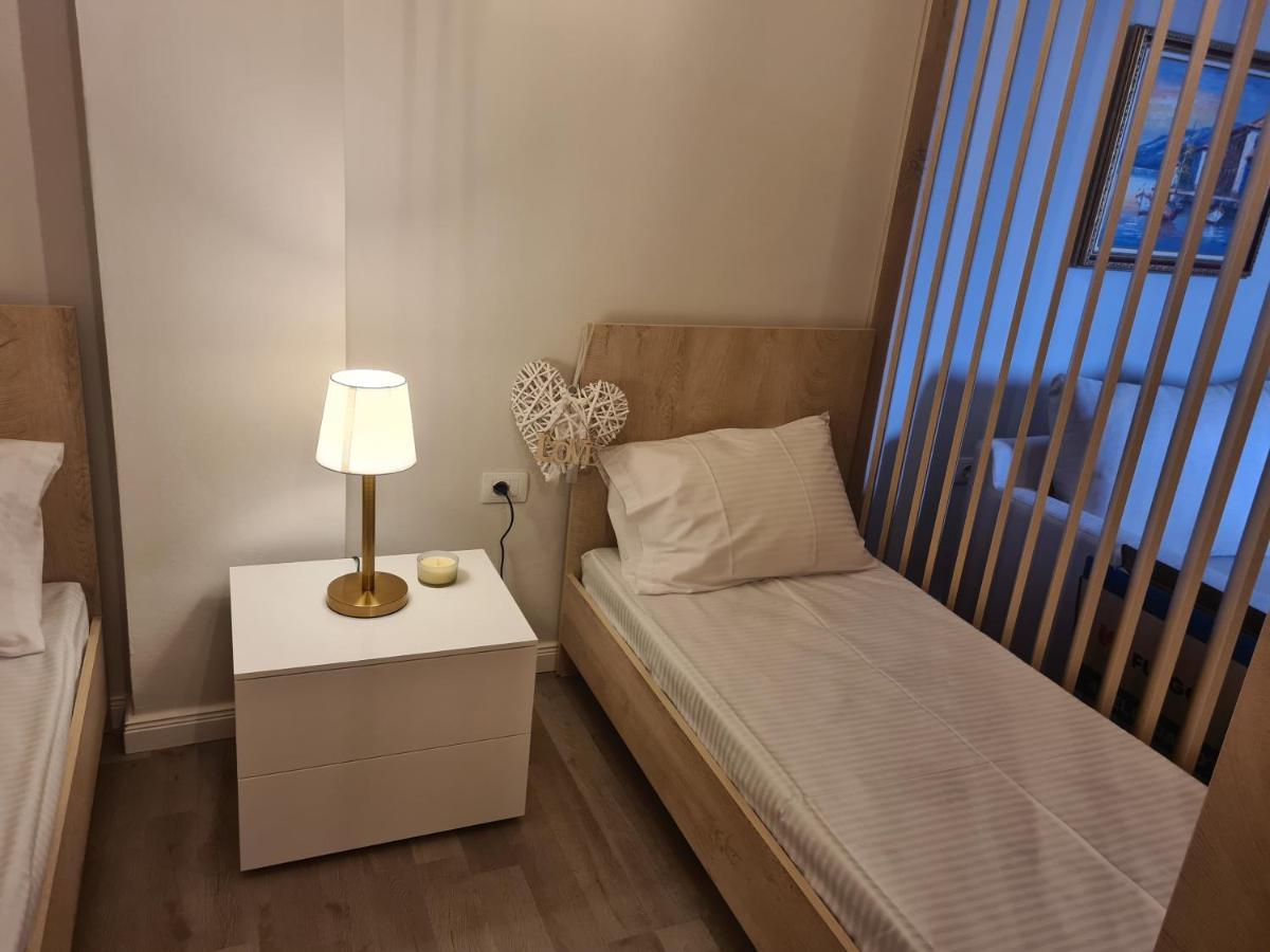 Old Beach Apartment Vlora エクステリア 写真